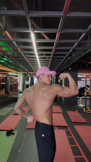 Yang Da-il Instagram - 이게다일 한 번 잘못 찍었다가 갑자기 잔근육의 대명사가 되어버렸네… 후
근데 진짜 다이어트 계속 하니까 반박을 못하겠을 정도로 쪼그라드는 중
2024년 7월 다이어트 순항중의 바디체크 

훅온다일 예약판매 시작했으니 제 스토리 보고 얼른 더 늦기전에 
운동 준비해요 사랑하는 친구들💚