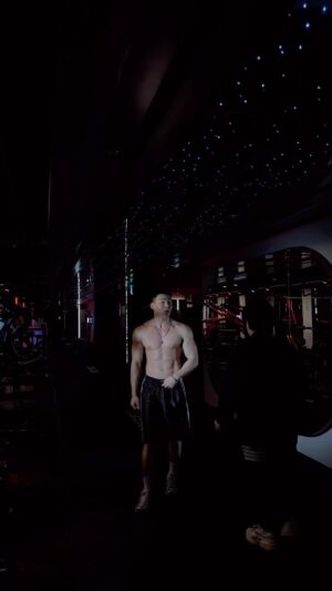 Yang Da-il Instagram - 재밌는걸 해버렷지 모람~
프로펌핑머신 @ifbbpro_mr.woo 이용함
#훅온다일
#시합나가는거아님
#안나간다고