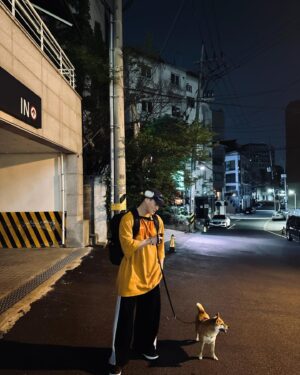 Yang Da-il Instagram - 후… 지치지 않는 그녀와의 데이트.. (이름은 바벨이지만 암컷임)
아무튼 어렸을때부터 백팩 트라우마있어서 운동이나 여행 다닐때나 백팩은 쳐다도 안봤단 말이야
근데 나 이거 매고나서부터 딴 가방 못매겟자나
활용도 미쳐버리자나
운동갈때 이제 이거 없으면 안되자나
주변 운동하는 친구들 이거 매고 다닐때 맨날 바리바리 싸들고 댕길때마다오늘 쓰지도 않는 걸 왜캐 저리 바리바리 싸들고 다니는 거지 쟤들은?
무겁지도 않나 했는데
지금 내가 다 싸고 다니자너 
아무튼 개추천