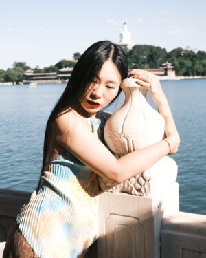 Yang Ge Instagram - 北海公园 in Beijing Beihai Park 🪴🐒🪨
 #summer