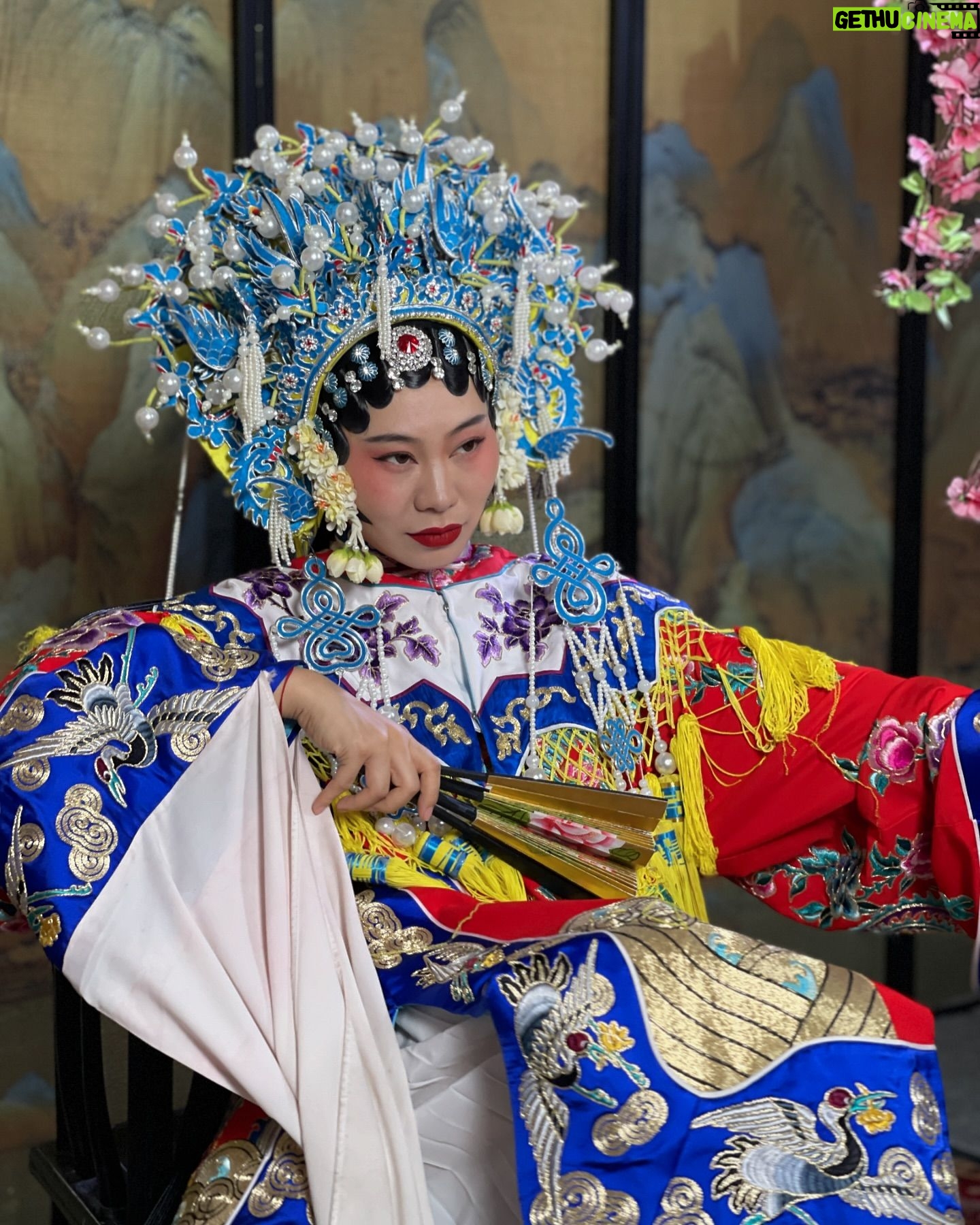 Yang Ge - 6.2K Likes - Beijing opera Look
Yes I know I’m your favorite Chinese girl 🥰
Absolutely #madeinchina and I’m really proud of you:)