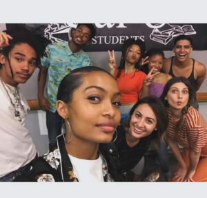 Yara Shahidi Instagram - GROWN - NO ISH 🎓🥹 
The series FINALE of our 6 year Grownish adventure is TONIGHT… like RIGHT NOW ⭐️ Thank YOU ALL for tuning in every week and giving us a reason to work with such wonderful humans ⭐️ 
#Grownish