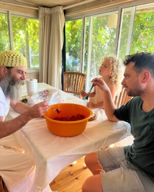 Yedidia Vital Instagram - יולי אוגוסט דאמפ תלתלים בנשמה זיעה עייפות עבודה יצירה חופשה עושר גודש אושר סערות רגשיות כובד משקל החיים בטמפרטורה גבוהה לחיים ולבריאות. לבריאות