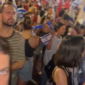 Yedidia Vital Instagram - יולי אוגוסט דאמפ תלתלים בנשמה זיעה עייפות עבודה יצירה חופשה עושר גודש אושר סערות רגשיות כובד משקל החיים בטמפרטורה גבוהה לחיים ולבריאות. לבריאות