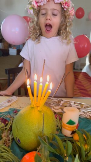 Yedidia Vital Instagram - אורה גדולה יש לנו 💛 חמש שנים שהלב מתעצם
#ourbabyora is #5yearsold daaaaamn 🥹