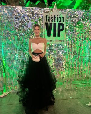 Yeliz Doğramacılar Instagram - 🤍🖤
Bu yıl @fashion.vip.magazin tarafından yılın şık kadını seçilmenin mutluluğunu yaşadım…
Her daim yanımda olan 1 sene boyunca beni her özel sunuma,geceye hazırlayan şahane bir ekiple birlikte bunu başardım..
Bu güzel geceyi düzenleyen herkese ve benimle birlikte hem her özel günümde hem de her daim  yanımda olan ekip arkadaşkarıma çok teşekkür ederim…
@fashion.vip.magazin 
@goldenblackadana 
@drbuketsenkaya 
@ulas_etike 
@daisymdaa 
@navetbyersin 
@aydin.altunbuken 
@meryemuyanmakeupstudyo 
@tuajewelry 
@kadinlarvealisveris
@sercan_idilman