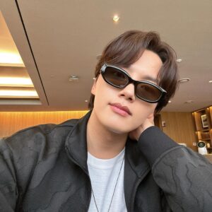 Yeo Jin-goo Instagram - 곧 만나 😎

#9oo그램