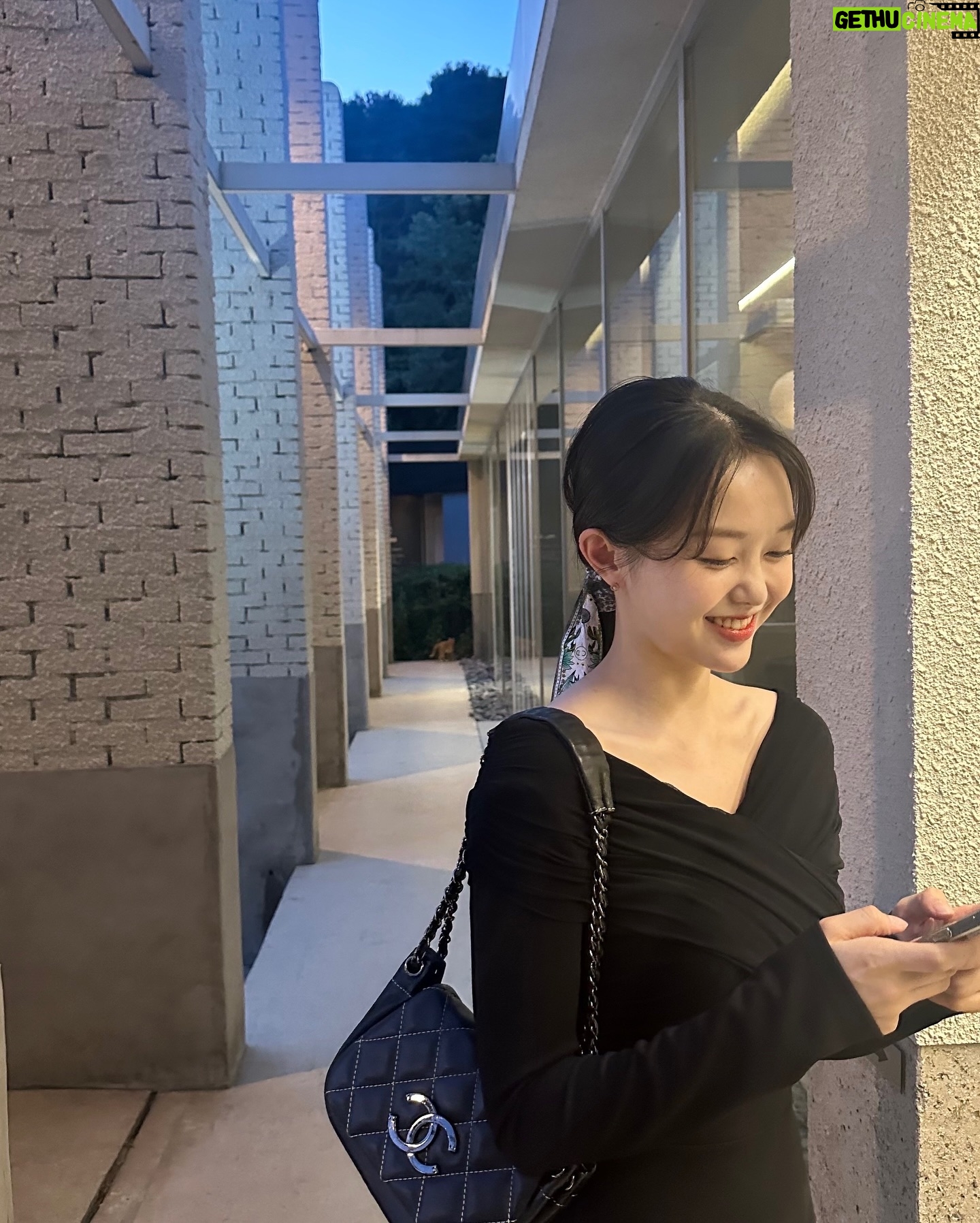 Yeo Joo-ha - 46.5K Likes - 스타일링 변화를 줘봤어🖤
올 여름도 유나쌤과 함께☀️
.
.
.
@graceu_official
요즘 애정하는 브랜드, 프라이빗세일 50% 진행한대
좋은건 널리널리➰