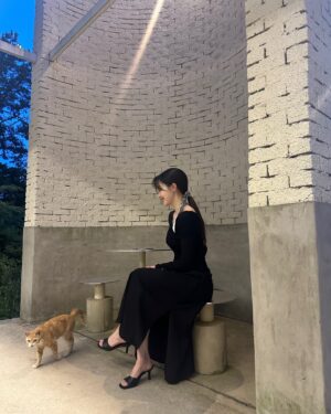 Yeo Joo-ha Instagram - 스타일링 변화를 줘봤어🖤

올 여름도 유나쌤과 함께☀️
.
.
.
@graceu_official 
요즘 애정하는 브랜드, 프라이빗세일 50% 진행한대
좋은건 널리널리➰