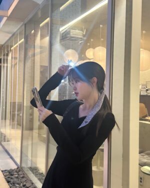 Yeo Joo-ha Instagram - 스타일링 변화를 줘봤어🖤

올 여름도 유나쌤과 함께☀️
.
.
.
@graceu_official 
요즘 애정하는 브랜드, 프라이빗세일 50% 진행한대
좋은건 널리널리➰