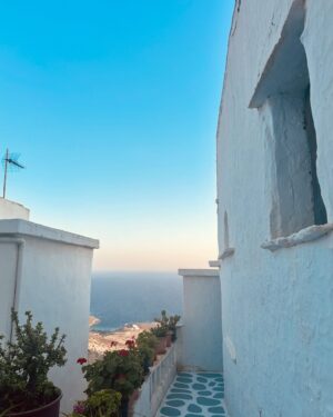 Yiannis Koukourakis Instagram - ☀️ Αν ήμουν εποχή, θα ήμουν καλοκαίρι. ☀️
