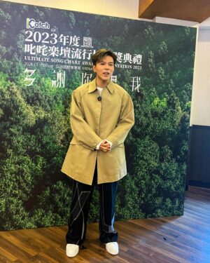 Ying Chi Yuet Instagram - 2023年度叱咤樂壇流行榜頒獎典禮記招
出盡力笑😿真係笑唔出
水晶車廂很恐怖
嚇到想嘔🤮
離開車廂即刻開心返😮‍💨🤪

感謝大家到場支持😽❤️

Hairstylist @cyruschuk_hairpage 
Makeup artist @lulee_makeup_artist 
Stylist @m.mmmatthew 
Wardrobe @yoke_tokyo @domrebel from @harveynicholshk
Shoes @louboutinworld