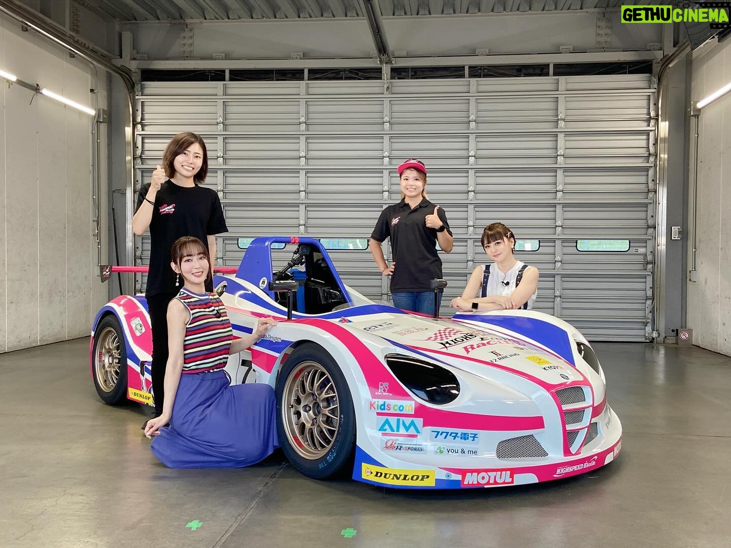 Yoko Hikasa - 7.6K Likes - 🏎️
富士スピードウェイ!
スーパーフォーミュラ!!
行ってまいりました〜!
私としーたむは実況解説ゲストにもお邪魔しました✨
私はKYOJOCUP担当でしたが、
初めてのレース!初めての映像!
初めてだらけで、うわ〜しか言ってなかったらしい笑
ハイスピレーシングの清水さん前田さんも
精一杯の走りを見せてくださり、
応援にも熱がこもりました〜!!!
さらにフォーミュラでは
無限さんのピットで観戦させていただき、
間近でスタートを見たり、タイヤ交換を見ました。
もうね、すごすぎて、うわ〜ですよ。
語彙力を失うほどの空気感と感動にただ圧倒。
鳥肌が立つほどのプロの仕事。
レースは1人の力ではなく、
チーム全員の力と戦略あってこその
勝利とドラマが生まれるのだそう。
斎藤選手、坪井選手おめでとうございます!
(2人はご夫婦だそうですよ!!❤️)
そしてさとれん選手も怒涛の追い上げ!
ラジオなどでお世話になってるから
ついつい応援にも力が入ってしまいます☺️
アフターパーティではこの熱い感想を
ぶつけまくってしまいました!
応援の旗(うちわ)私にもいつも届いてるよ!
ありがとう✨
暑い熱い夏をありがとうございました!!!
これからもモーターレースと
ハイスピをよろしくです✨
#ハイスピ
#スーパーフォーミュラ
#kyojocup
#和泉風花
#井澤詩織 @shiori_izawa0201
#ハイスピレーシング
#チルアウト
#佐藤蓮 選手