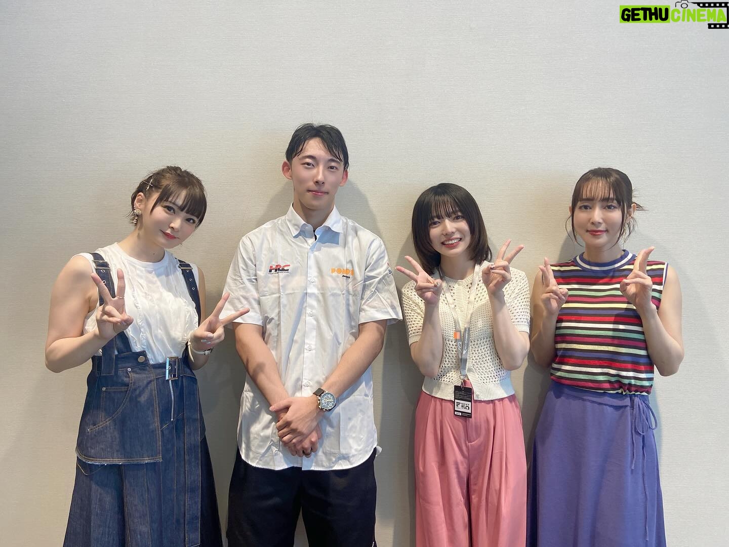 Yoko Hikasa - 7.6K Likes - 🏎️
富士スピードウェイ!
スーパーフォーミュラ!!
行ってまいりました〜!
私としーたむは実況解説ゲストにもお邪魔しました✨
私はKYOJOCUP担当でしたが、
初めてのレース!初めての映像!
初めてだらけで、うわ〜しか言ってなかったらしい笑
ハイスピレーシングの清水さん前田さんも
精一杯の走りを見せてくださり、
応援にも熱がこもりました〜!!!
さらにフォーミュラでは
無限さんのピットで観戦させていただき、
間近でスタートを見たり、タイヤ交換を見ました。
もうね、すごすぎて、うわ〜ですよ。
語彙力を失うほどの空気感と感動にただ圧倒。
鳥肌が立つほどのプロの仕事。
レースは1人の力ではなく、
チーム全員の力と戦略あってこその
勝利とドラマが生まれるのだそう。
斎藤選手、坪井選手おめでとうございます!
(2人はご夫婦だそうですよ!!❤️)
そしてさとれん選手も怒涛の追い上げ!
ラジオなどでお世話になってるから
ついつい応援にも力が入ってしまいます☺️
アフターパーティではこの熱い感想を
ぶつけまくってしまいました!
応援の旗(うちわ)私にもいつも届いてるよ!
ありがとう✨
暑い熱い夏をありがとうございました!!!
これからもモーターレースと
ハイスピをよろしくです✨
#ハイスピ
#スーパーフォーミュラ
#kyojocup
#和泉風花
#井澤詩織 @shiori_izawa0201
#ハイスピレーシング
#チルアウト
#佐藤蓮 選手