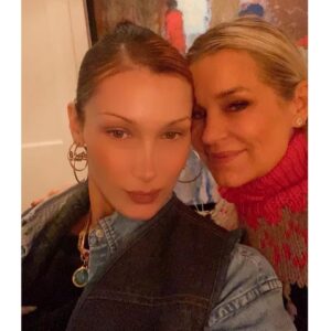 Yolanda Hadid Instagram - ❤️ One day, we will look back on this time and talk about what we learned, how we grew and how grateful we were to have each other...... #Christmas2020 #Family