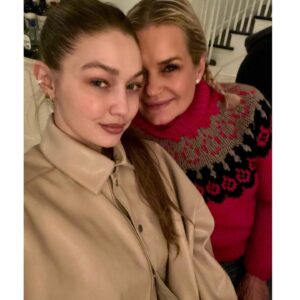 Yolanda Hadid Instagram - ❤️ One day, we will look back on this time and talk about what we learned, how we grew and how grateful we were to have each other...... #Christmas2020 #Family