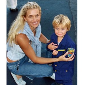 Yolanda Hadid Instagram - ❤️We’ve flown high and we’ve flown low.... 

Happy birthday to you my one and only...

I am so proud of the man that you are... 

Consistently kind, loving and understanding of those who’s lives you touch with your magical ways.

May you always be blessed with instinct, intuition and power to stay devoted to your passion, purpose and hearts desires..

So that you can infuse your career, your relationships, your creative and spiritual life with the deepest meaning of your soul mission..

I love you Anwar, thank you for being you.....
