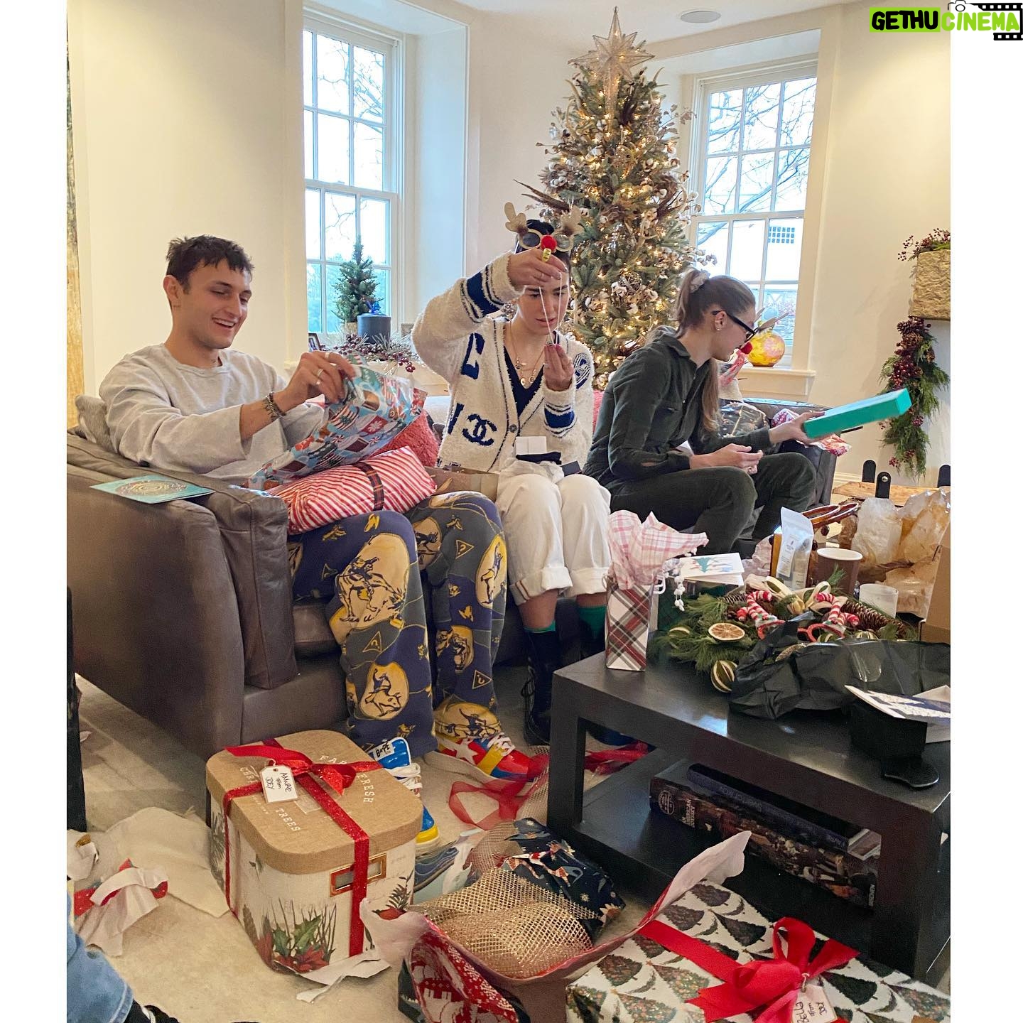 Yolanda Hadid - 684.7K Likes - ❤️ One day, we will look back on this time and talk about what we learned, how we grew and how grateful we were to have each other...... #Christmas2020 #Family