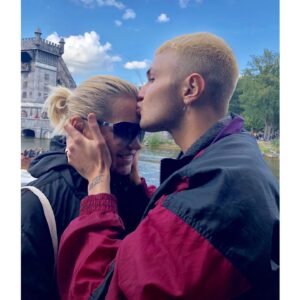 Actress Yolanda Hadid HD Instagram Photos and Wallpapers July 2021