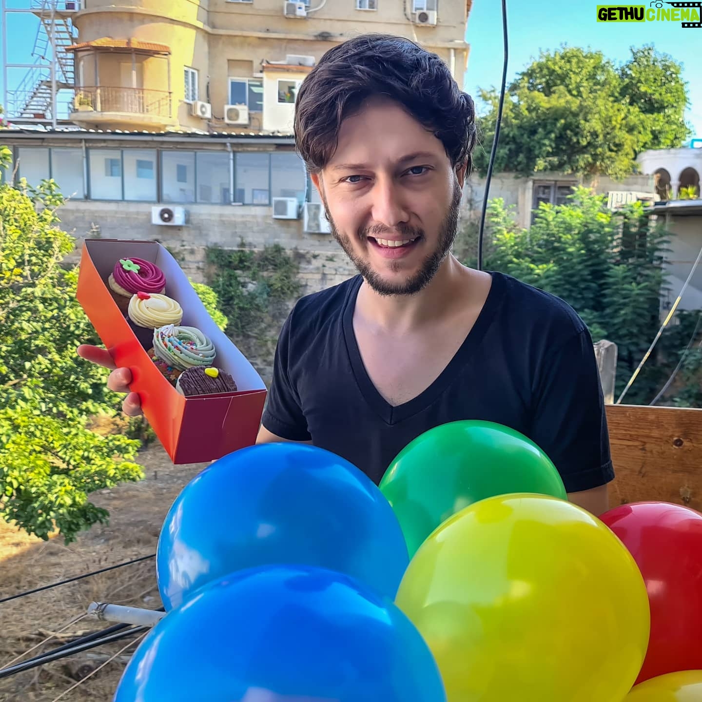 Yon Tumarkin - 5.2K Likes - תודה לכולם על קורונולדת מהאגדות! על הברכות והאיחולים, החברים המדהימים והמשפחה שלי, שפשוט אין עליה בכל העולם. קלישאה? פרופורציות. כמה שהתקופה הזאת מלמדת. 😘