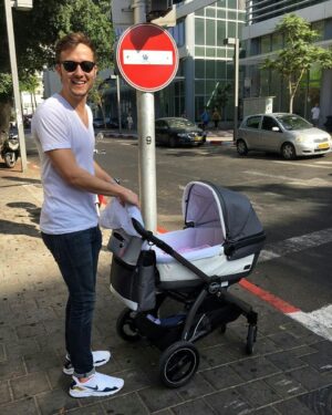 Yon Tumarkin Instagram - Strollin'. 😎👶