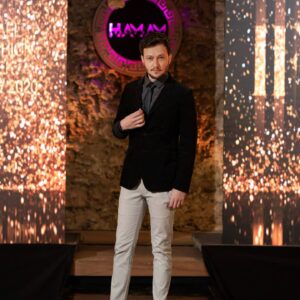 Yon Tumarkin Instagram - #שבוע_האופנה_הישראלי - למען אופנה ישראלית, כחול-לבן, ובתקווה שנחזור לשגרה במהרה!
👔 @davidsassoon 📷 @_zivtoledano 
@hamam_event_venue 
@talbazanos
@tehila_shamir 
@yitzug_1