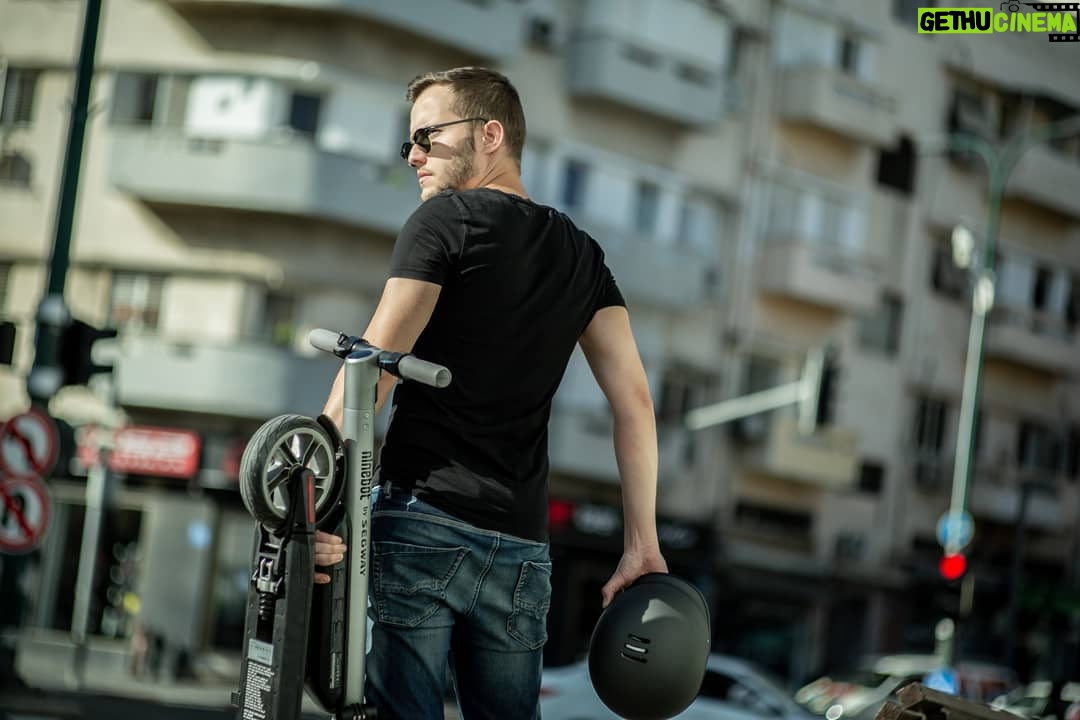 Yon Tumarkin - 4.5K Likes - שבתון בחירות רגוע לכולם - צאו להצביע! 😎 🛴 @segway_il צילום: @______tomga______ #סעו_בזהירות