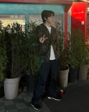 Yoo Jung-hoo Instagram - (브이좀 그만해라.)