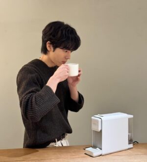 Yoo Jung-hoo Instagram - 집에서 간편하게 즐기는 카누 바리스타 페블☕️

#카누 #카누페블 #ad