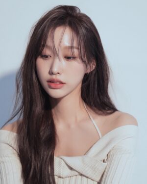 Yoo Yi-su Instagram - 처음 해보는 웜 푸근 스타일링 ☀️ 오떤가요 ..? （╹◡╹）