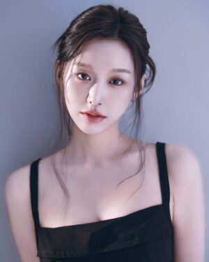 Yoo Yi-su Instagram - it’s monsoon season 🌧️☂️
