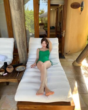 Yoo Yi-su Instagram - 풀빌라 맛집을 찾아서 ~ 🌴🥭