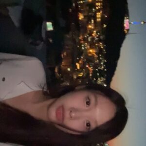Yoo Yi-su Instagram - 머리 레드와인으로 염색하구! 이사 온 집에서 드디어 요리도 차근차근 시작해보구! 동생이랑 서울투어 시켜줄겸 여기저기도 다녀보구! 후신오빠 전시두 가구 가구도 보러다니구! 알찬 요즘입니다아 🎀❣️🌹