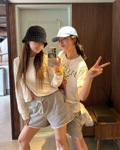 Actress Yoon Bo-mi HD Instagram Photos and Wallpapers June 2024