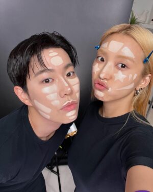 Yoon Bo-ra Instagram - 재미난 과정~💄🤩✨💜
#보라 X #레오제이