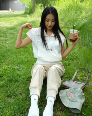 Yoon Bo-ra Instagram - 날씨에 시원하게 완전 딱 🌿☘️
@doubleflag_official 

 #doubleflag #더블플래그 #24ss #광고
@doubleflag_official