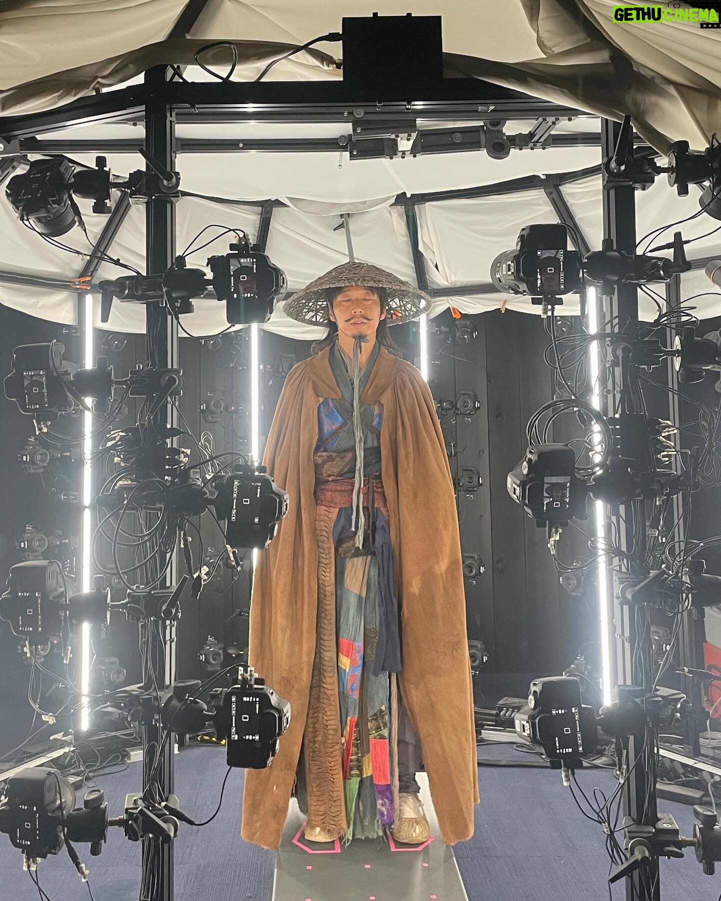 Yoon Byung-hee - 3.9K Likes - 1부에서 멀리 날아갔지만...☄️
착지가 나쁘지 않았습니다
그래서 2부에도 등장합니다💥
#외계인2부
#외계인_2부
#영화추천
#🎬
1월10일대개봉🎊 무당도사🫶🏻