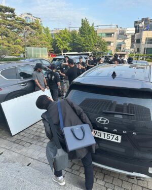 Yoon Byung-hee Instagram - 오래...자주...보고싶었던 사람들과 함께한 작업이었습니다
그리고 지금도 탐사보도지 빅뉴스를 기획하고있을 우영기 기자의 행복한 앞 날을 그려봅니다
감사했습니다 #이로운사기