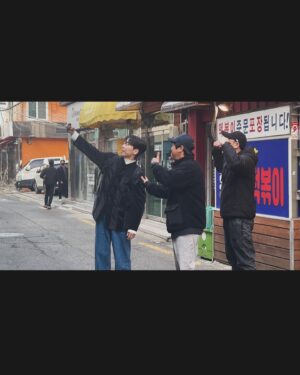 Yoon Byung-hee Instagram - 최애 동료들 최애 음식과 함께한 
#배우반상회 🎬