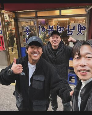 Yoon Byung-hee Instagram - 최애 동료들 최애 음식과 함께한 
#배우반상회 🎬