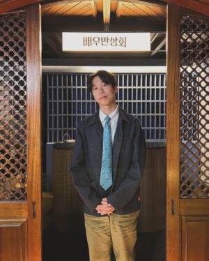 Yoon Byung-hee Instagram - 최애 동료들 최애 음식과 함께한 
#배우반상회 🎬