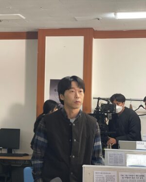 Yoon Byung-hee Instagram - 오래...자주...보고싶었던 사람들과 함께한 작업이었습니다
그리고 지금도 탐사보도지 빅뉴스를 기획하고있을 우영기 기자의 행복한 앞 날을 그려봅니다
감사했습니다 #이로운사기