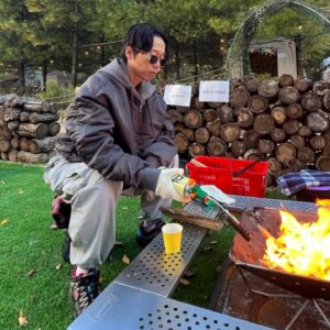 Yoon Byung-hee Instagram - 🏕️🪵🔥
한선아 옷이 참 편하고 따스해
마치...
너처럼...