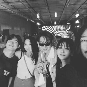 Yoon Mi-rae Instagram - #FEELGHOODMUSIC X #BTS
At #JHOPE’s Listening Party ✨

@yoonmirae @drunkentigerjk @nakedbibi @uarmyhope #RM #V