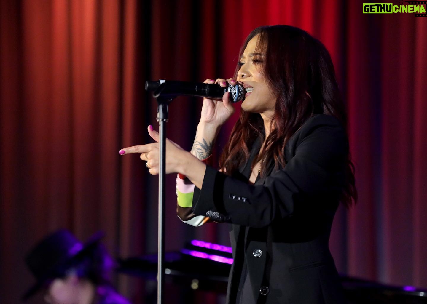 Yoon Mi-rae - 3 Likes - #grammymuseum
#너무감사하고 #사랑해요💕#unforgettablenight