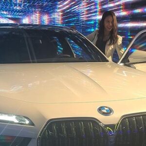Yoon Mi-rae Instagram - 🍾🥂

#BMW #THE7 #THEi7 #ThisisForwardism  @bmw_korea
@feelghoodmusic
