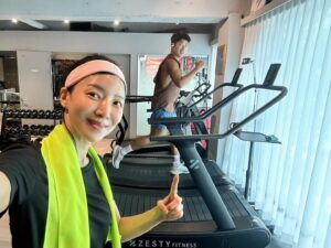 Yoon Se-a Instagram - @minq_park 
오늘도 20km 내달리는💨
불러도 대답없는 초집중 러너 민규님!👍
함께 달리니까 발걸음이 한결 가벼워요.
고맙다. 민규!
이제 얼마 남지 않은 8.15훈련!
300x100x15 인터벌 6km/ 근력 한시간
내일은 7분 페이스로 가볍게 4km 
행복한 숙제!
오늘은 이렇게 마무리…🤗
#815런 #훈련
#행복하세아🍀