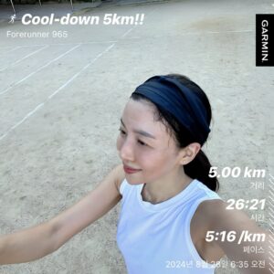 Yoon Se-a Instagram - #아는사람 #✋
뭐지…?? 뭐야….!!
빌드업 5km 숨멎 페이스로 달린 후,
쿨다운 5km 편하게 달려야지…했는데!!!!!!
쿨다운 뛰다 올해 5km #pb 찍었다.
뭔가…크게 깨달을 것만 같아.
그니까 뭐지?? 뭐야!! ㅎㅎㅎ🤣
그렇게 #10km #running #올해 #최고기록갱신 
#행복하세아🍀 
#UNKNOWNCREW

**…시원해져서 그랬나?