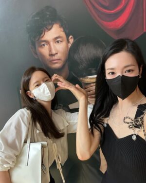 Yoona Instagram - 외출 👀
#연극 #맥베스