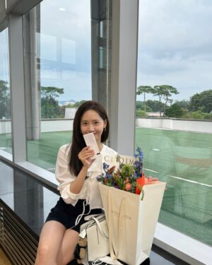Yoona Instagram - 외출 👀
#연극 #맥베스